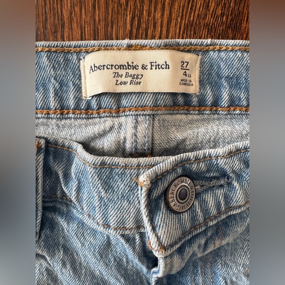 Abercrombie and Fitch The Baggy Low Rise Jean - Extra Short - Picture 9 of 10